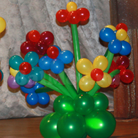 Доставка воздушных шаров. Букеты разноцветных ромашек из шаров с воздухом