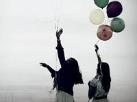 запуск воздушных шариков с гелием на выпускном вечере