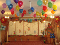 Украшение воздушными шарами выпускного в детском саду
