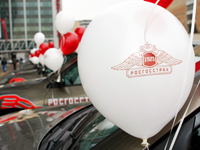 белый воздушный шарик с гелием с печатью логотипа